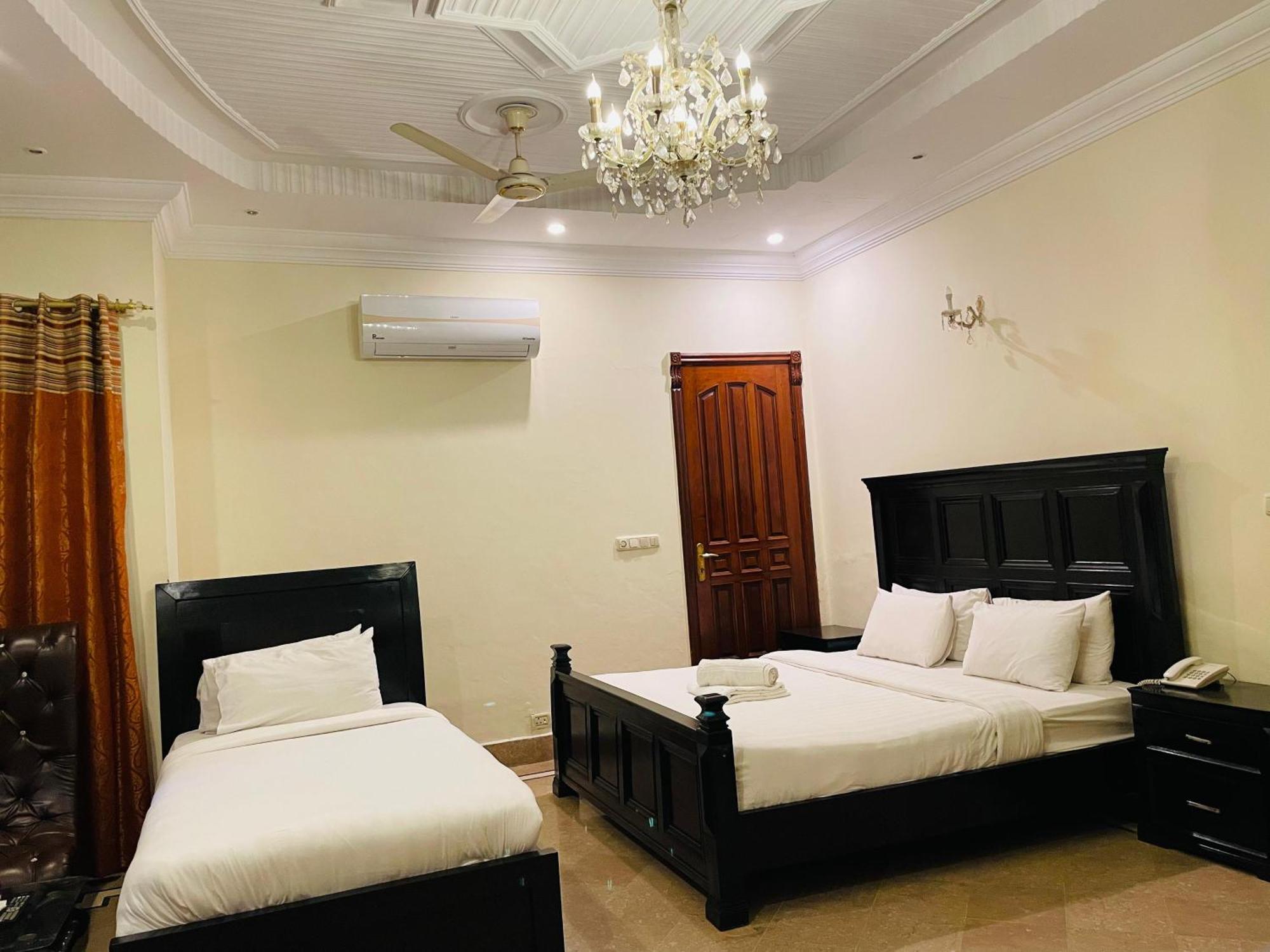 Executive Galaxy Guest House Islamabad Bagian luar foto