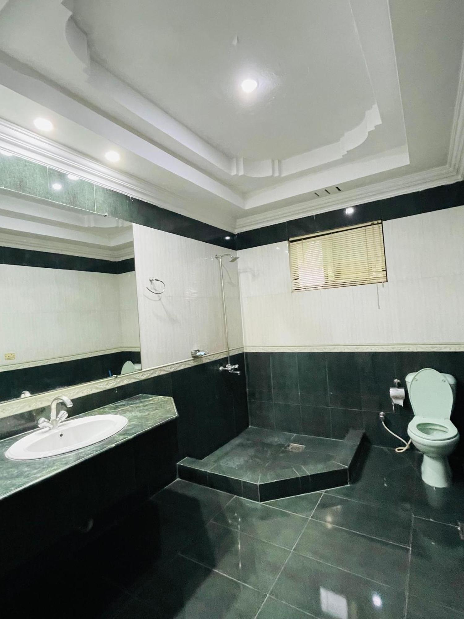 Executive Galaxy Guest House Islamabad Bagian luar foto