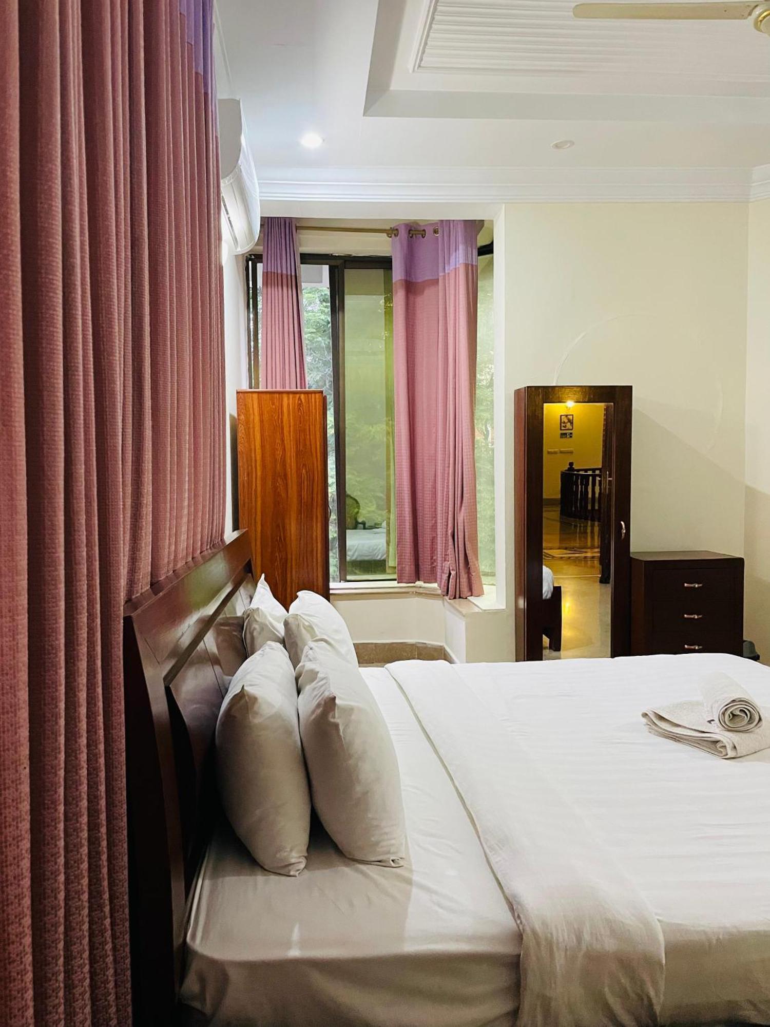 Executive Galaxy Guest House Islamabad Bagian luar foto