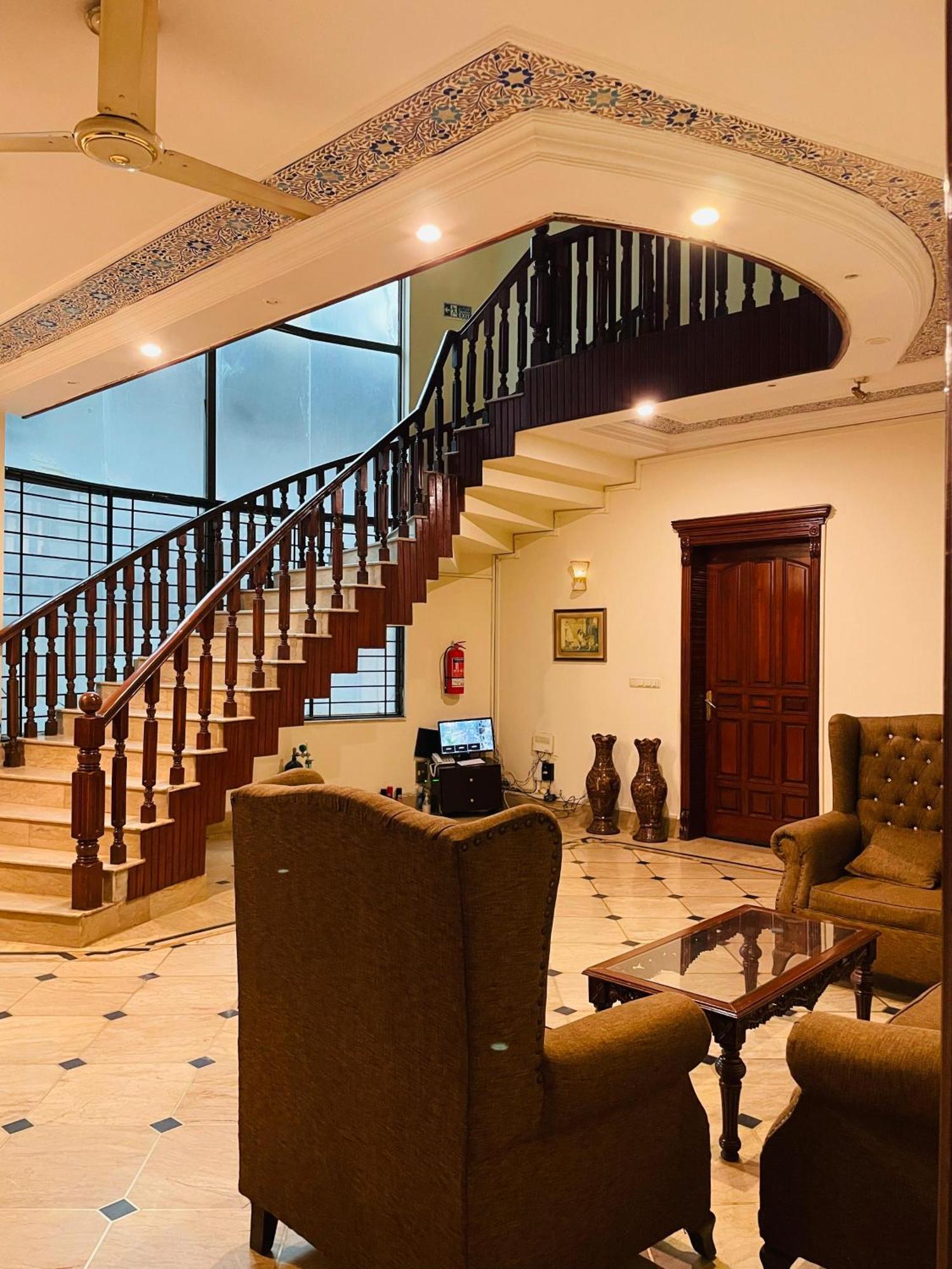 Executive Galaxy Guest House Islamabad Bagian luar foto