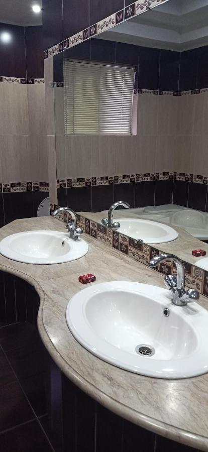 Executive Galaxy Guest House Islamabad Bagian luar foto